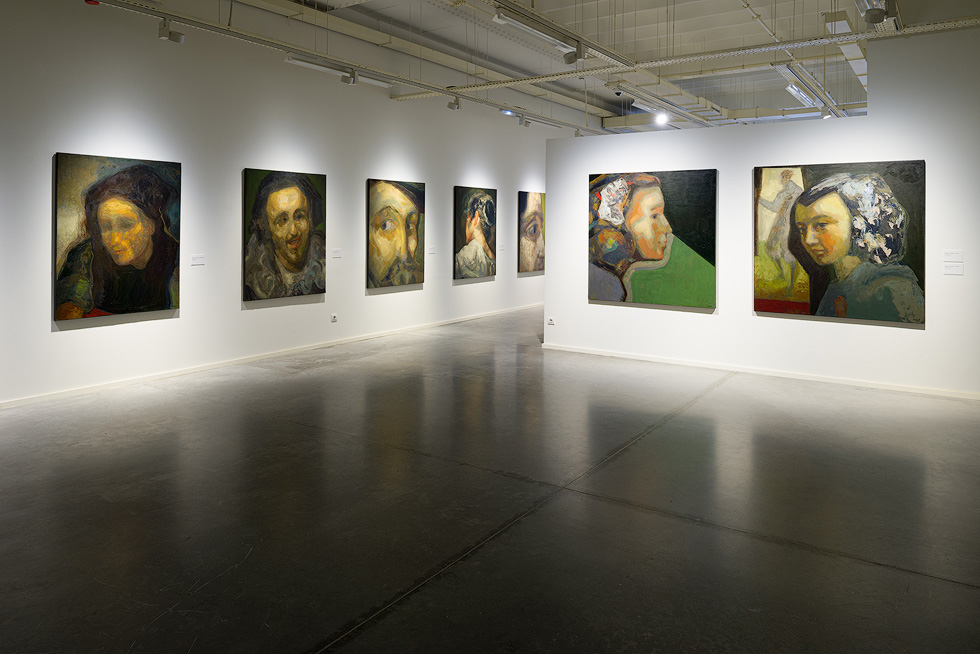 Art gallery with Guerrero Medina's portrait paintings displayed on white walls and polished concrete floors.