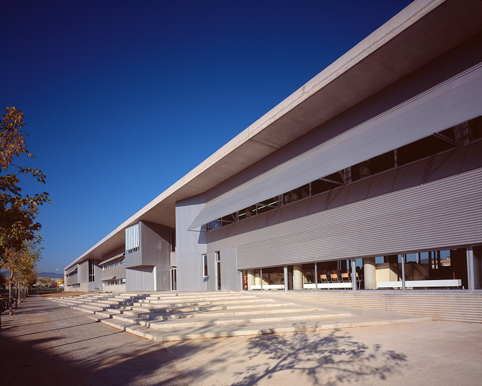 Side view of the High School showcasing the building's linear design with extensive use of windows and external shading devices.